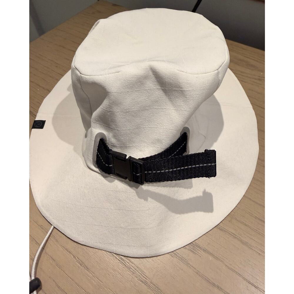 NWOT lululemon rare LAB Bucket Hat w/ Strap – M/L